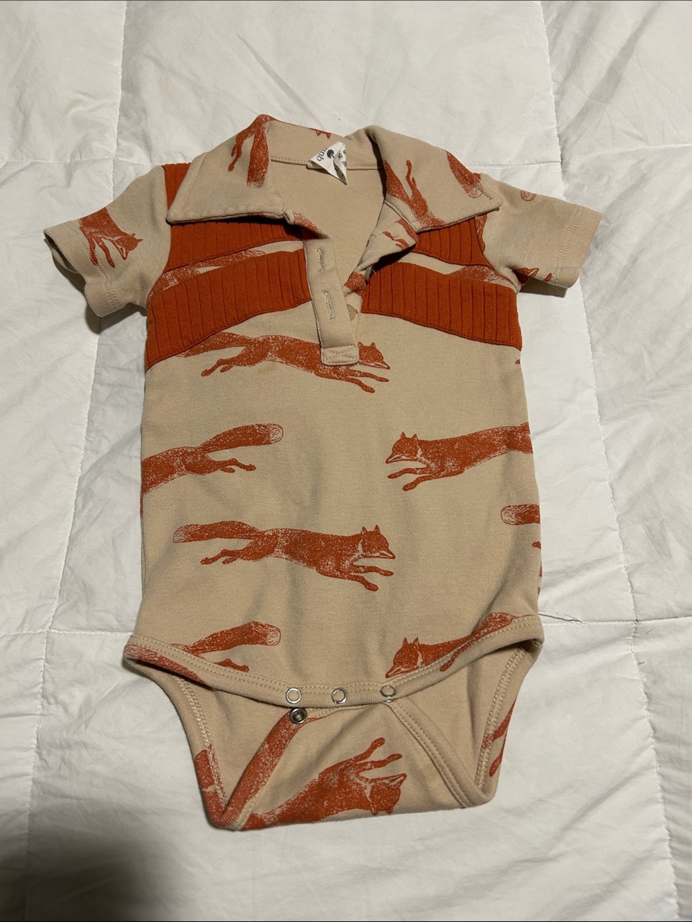 GUC kate quinn jumping foxes cotton short sleeve collared button onesie